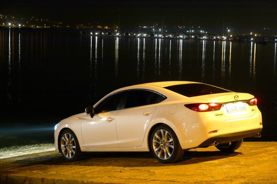 La iluminación del Mazda6 es buena.