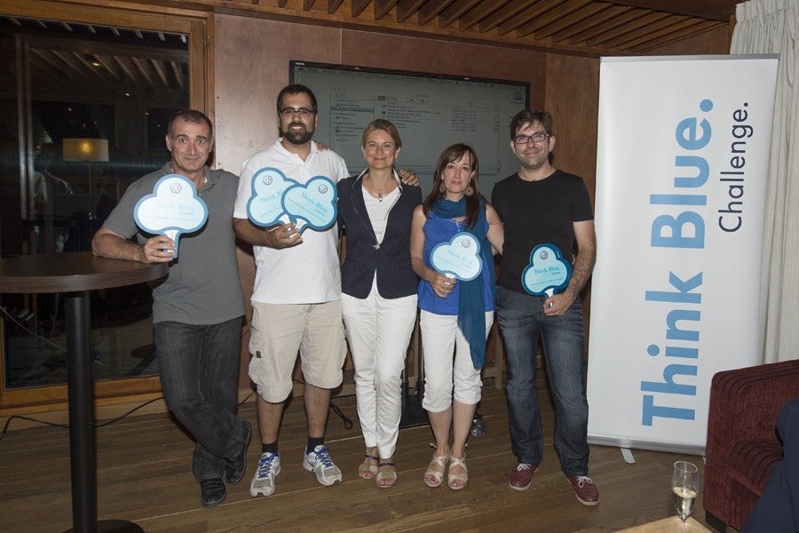 Los ganadores, con los directores de los medios que los presentaron y con Laura Ros, directora de Márketing de VW.