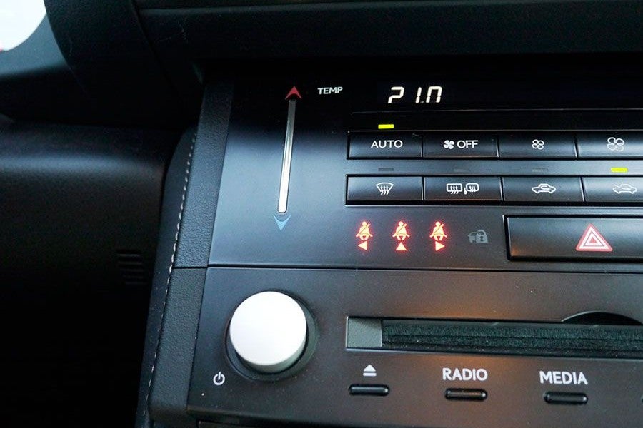 Los mandos de la temperatura del clima son muy originales y prácticos.