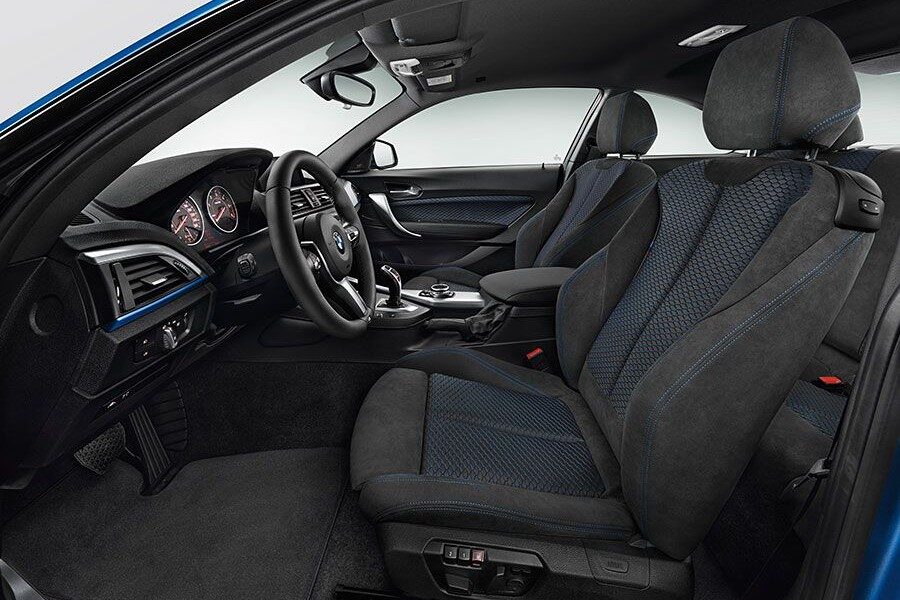 Los asientos del BMW Serie 2 recogen el cuerpo a la perfección.