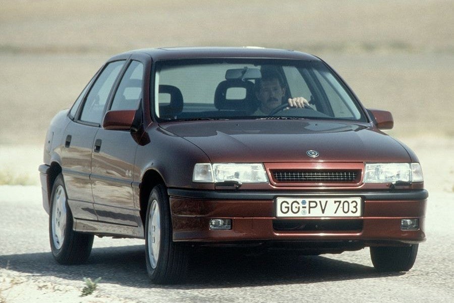 El tope de gama era el potente Vectra turbo 4×4 con 204 CV.
