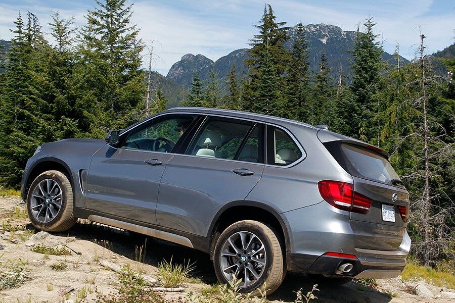 El BMW X5 recibe mejoras para reducir sus emisiones y mejorar las prestaciones.