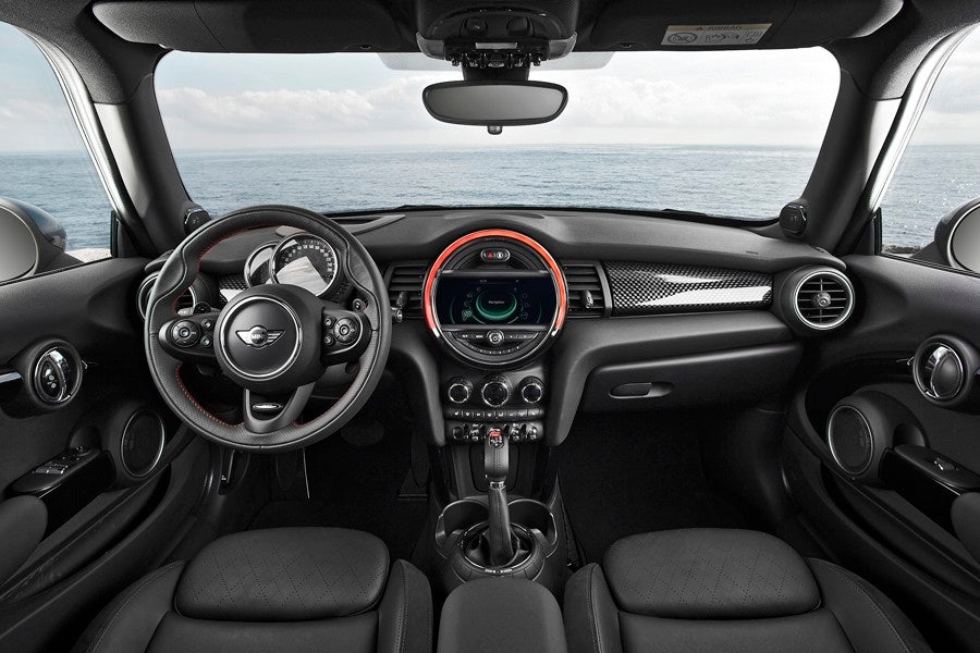 Mini elimina el gigantesco velocímetro interior.
