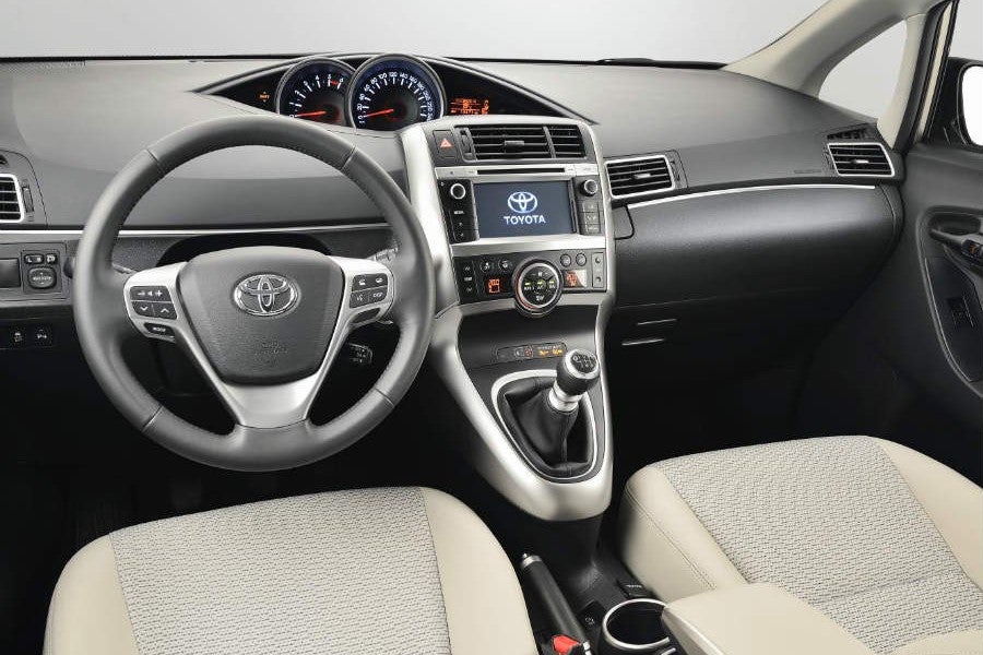 Interior del Toyota Verso 2014.