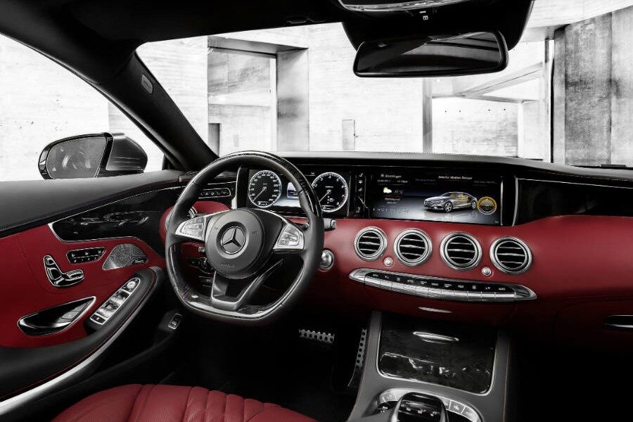 El acabado en rojo del interior es una de las novedades del Mercedes Clase S Coupé.