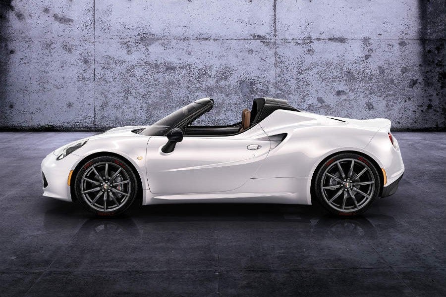 La longitud del Alfa Romero 4C Spider ronda los 4 metros.