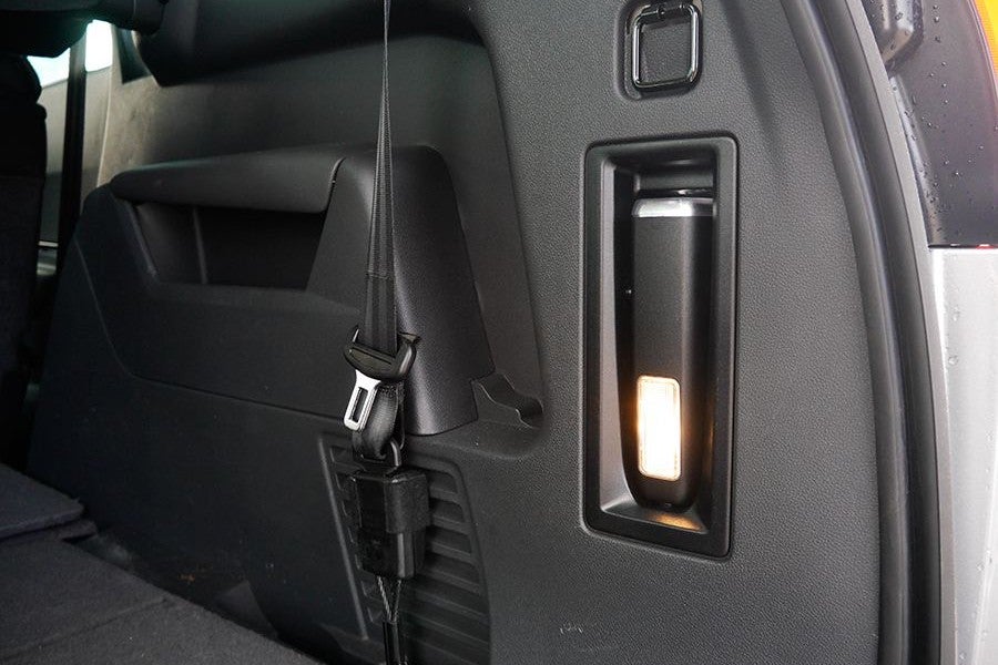 The portable flashlight is very practical.