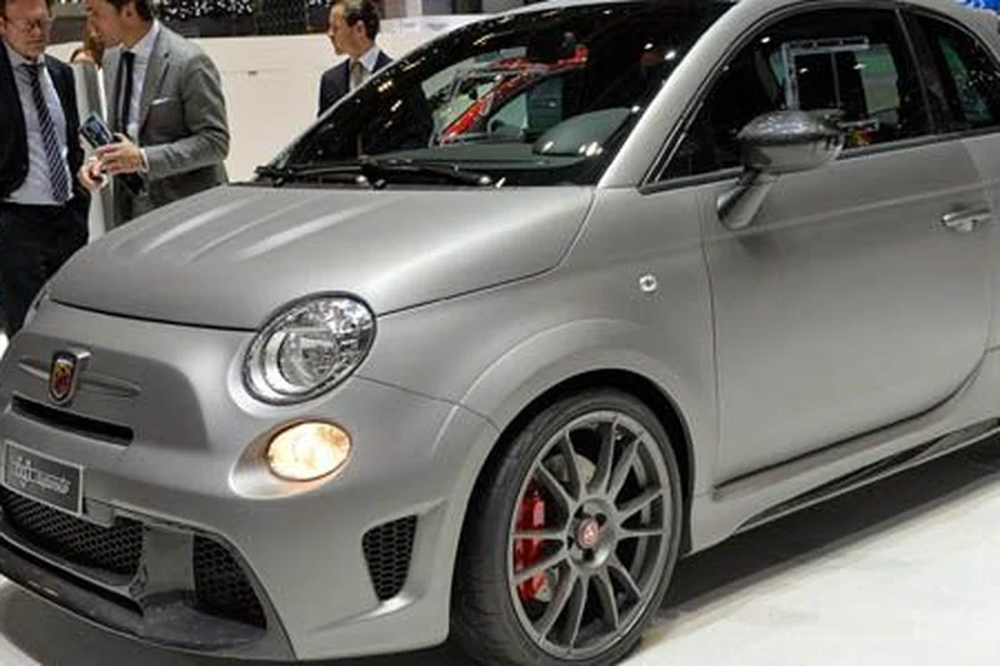 Nuevo Abarth 695 Biposto: El Más Rápido De La Historia