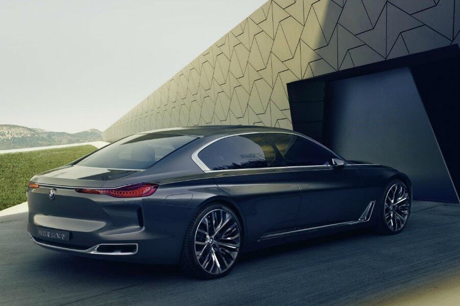 Los grandes faros traseros aportan un extra de personalidad al BMW Vision Future Luxury Concept.
