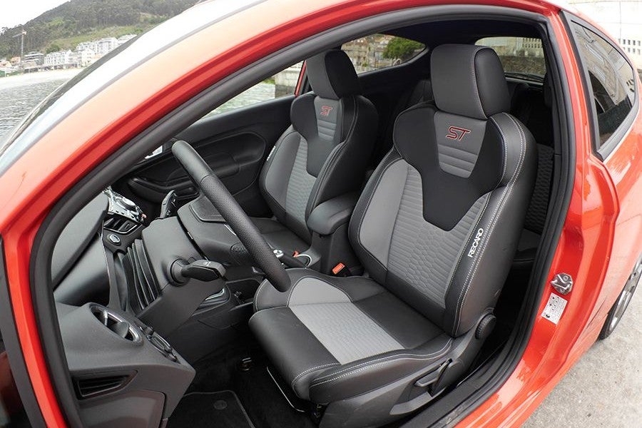Los asientos Recaro son excelentes.