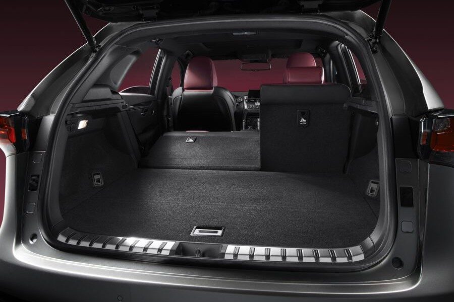 El Lexus NX 300h dispone de un maletero de 550 litros.