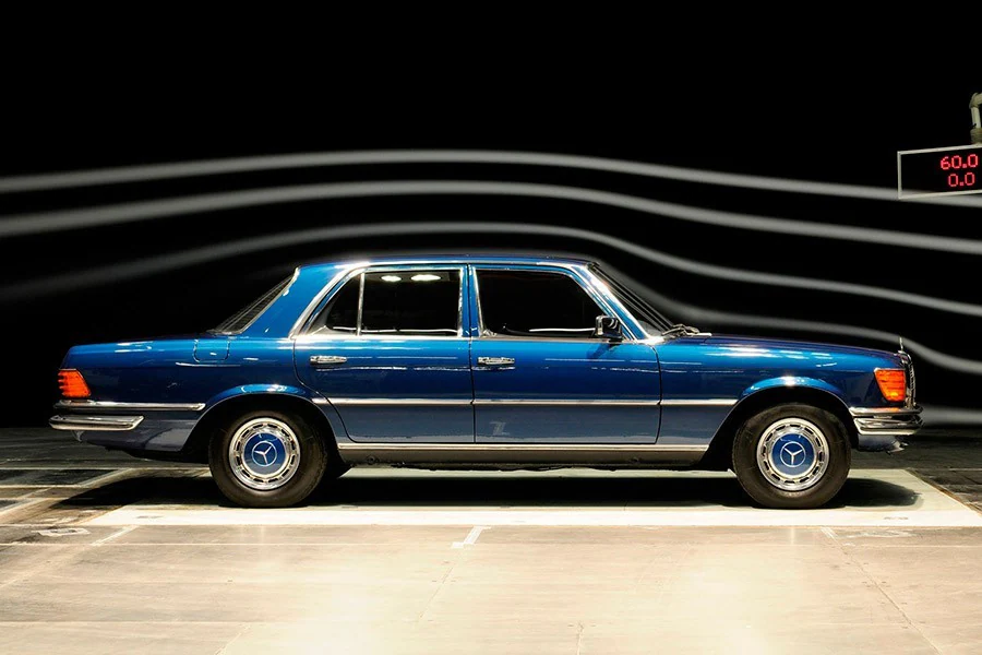 El rey Juan Carlos I estrenaba un Mercedes Clase S de idéntico color y generación que el de esta imagen.