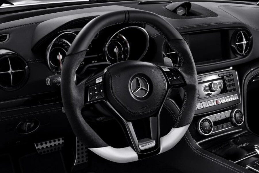 El interior de los Mercedes SL 63 y SL 65 da un paso adelante en lo que a calidad se refiere con esta 2LOOK Edition.