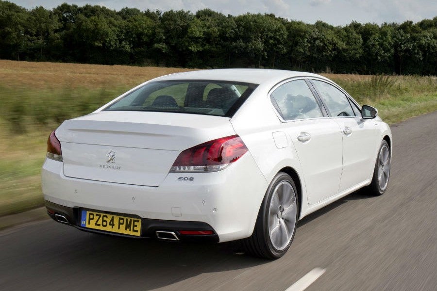 La zaga del Peugeot 508 presenta menos cambios a primera vista que su frontal.