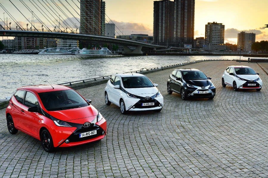 La imagen del Toyota Aygo varía sustancialmente según la combinación de colores elegida.