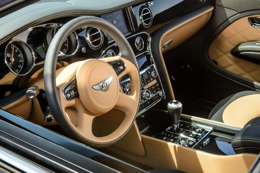 El interior del Bentley Mulsanne Speed destila lujo por los cuatro costados.