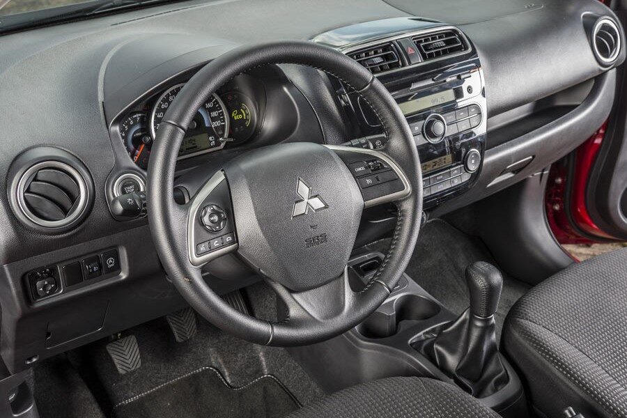 Desde el volante de cuero multifunción se maneja el equipo de sonido y el sistema Bluetooth integrado.