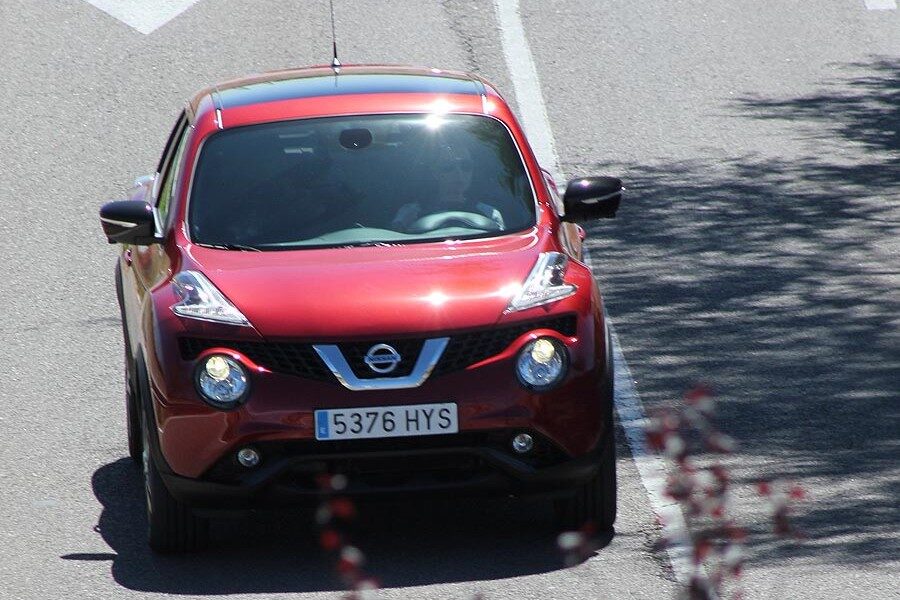 Con su potencia, el Nissan Juke de gasolina puede rodar muy rápido en carreteras amplias.