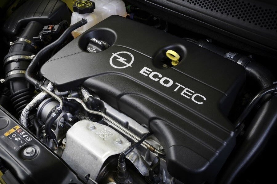 El motor 1.0 Ecotec Turbo de Opel, ya sea en su variante de 90 o en la de 115 CV, es la opción más adecuada para el Adam Rocks.