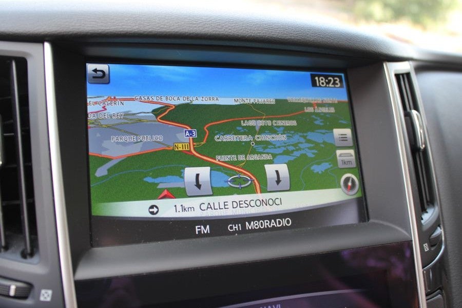 La pantalla superior muestra el navegador.