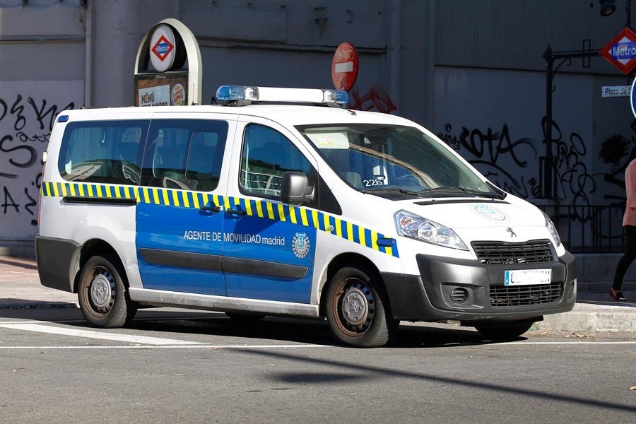 Tabién puedes denunciar una infracción cometida por la policia o agentes de movilidad.
