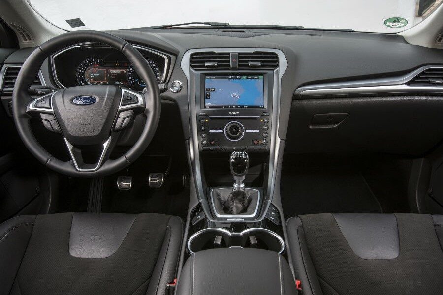 En el interior del Ford Mondeo también apreciamos un importante salto de calidad.