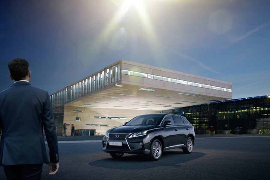 El Lexus RX 450h llega con una edición especial cargada de equipamiento.
