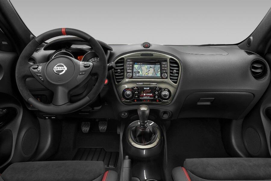 El interior del Nissan Juke Nismo RS está repleto de detalles deportivos.