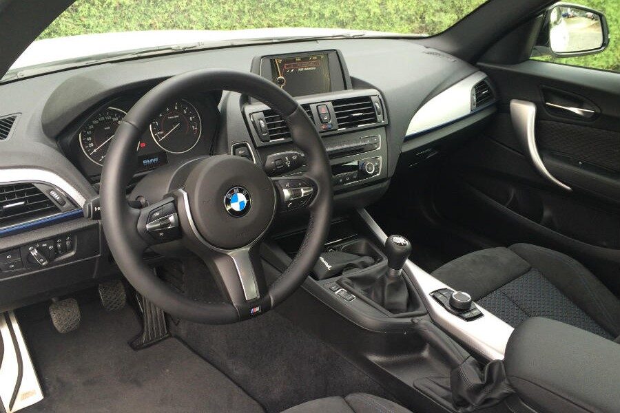 El paquete M se deja notar en el interior del BMW Serie 2 Coupé que hemos probado.