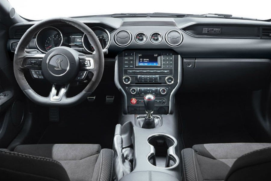 El interior del Ford Mustang Shelby GT350 mezcla a la perfección el clasicismo con la modernidad.