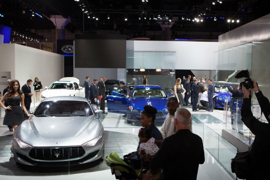 El stand de Maserati en el Salón de Los Ángeles es uno de los que más miradas curiosas despierta.