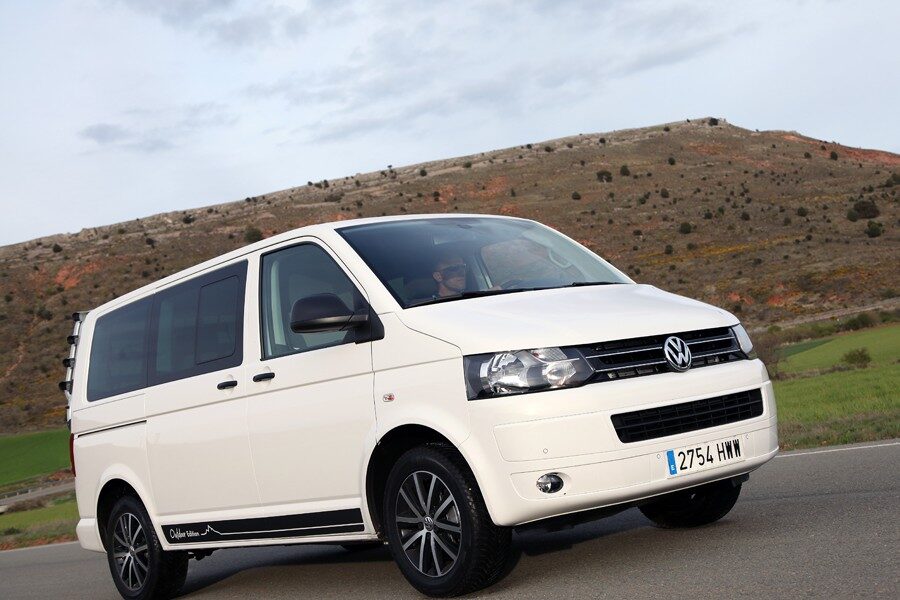 El Volkswagen Multivan Outdoor es un vehículo familiar enfocado al ocio y actividades al aire libre.
