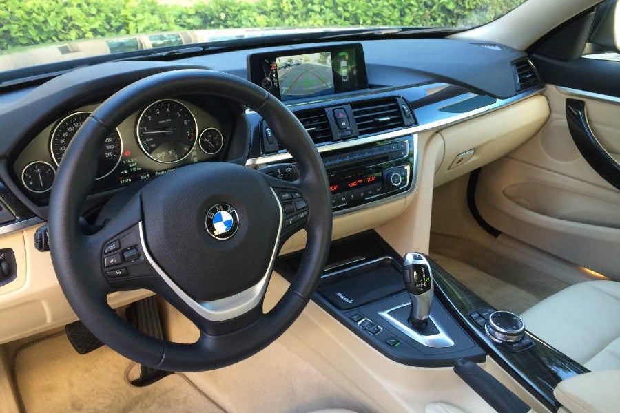 El interior del BMW Serie 4 con acabado Luxury cuenta con todo lujo de detalles.