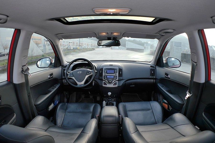 El interior del Hyundai i30 es amplio y bien rematado.