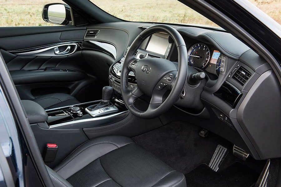 El interior es lujoso y muy elegante.