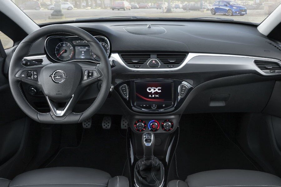 El interior del Opel Corsa OPC también cuenta con elementos más deportivos y exclusivos.