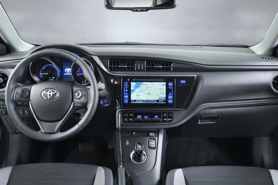 El interior del nuevo Toyota Auris presenta un aspecto más cuidado que en la versión precedente.