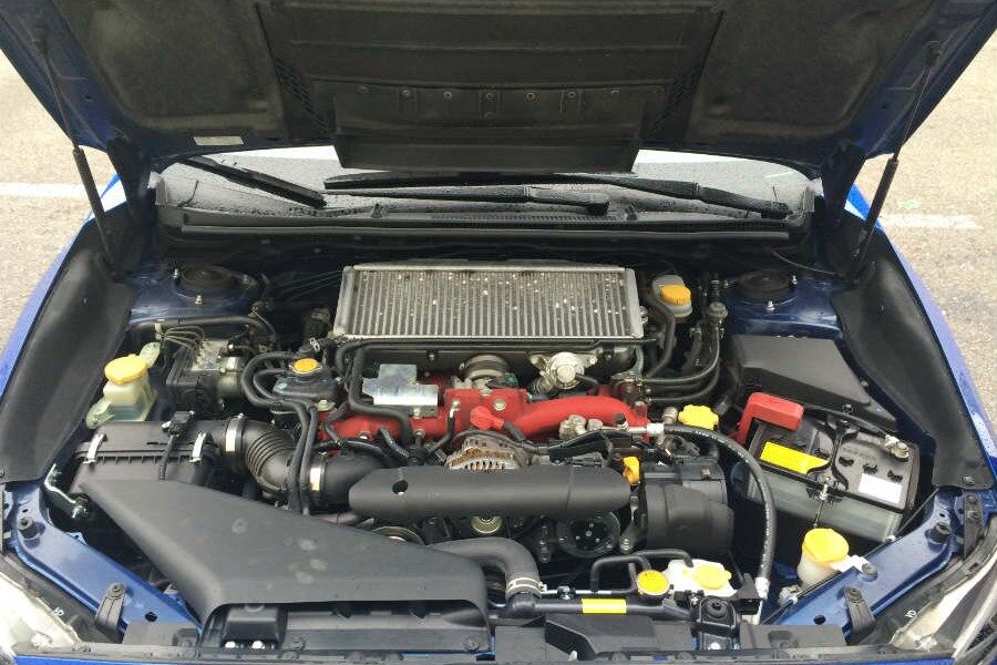 El motor bóxer del Subaru WRX STi desarrolla una potencia de 300 CV.