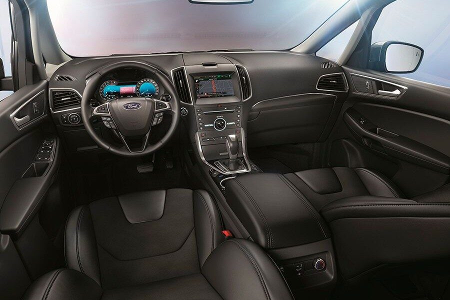 El S-Max 2015 tiene un interior mucho más moderno.