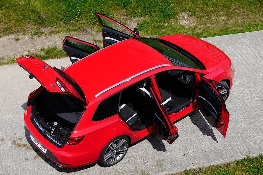 El equipamiento del Cupra es completo al tratarse de un tope de gama.