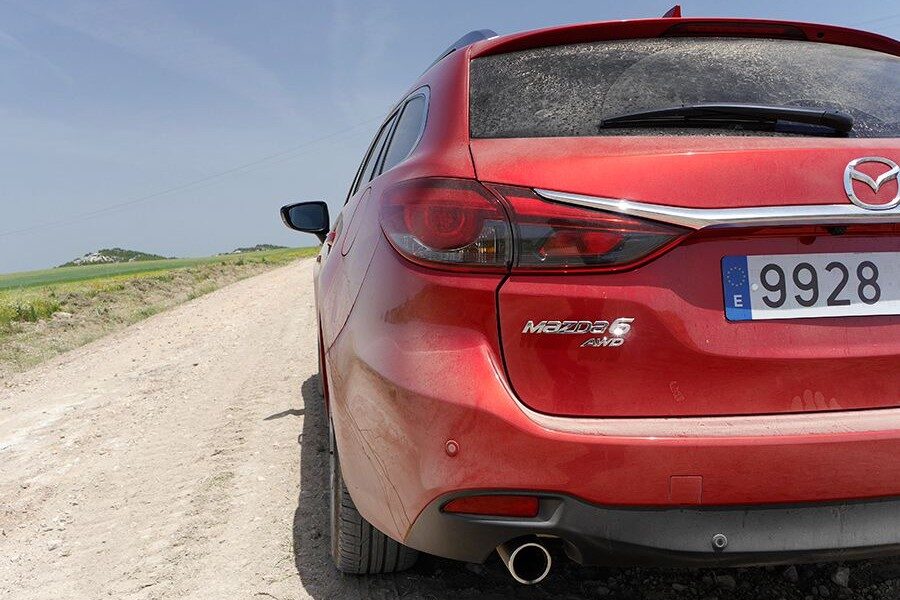El Mazda6 ahora se ofrece con el sistema de tracción total 4WD de reparto inteligente.