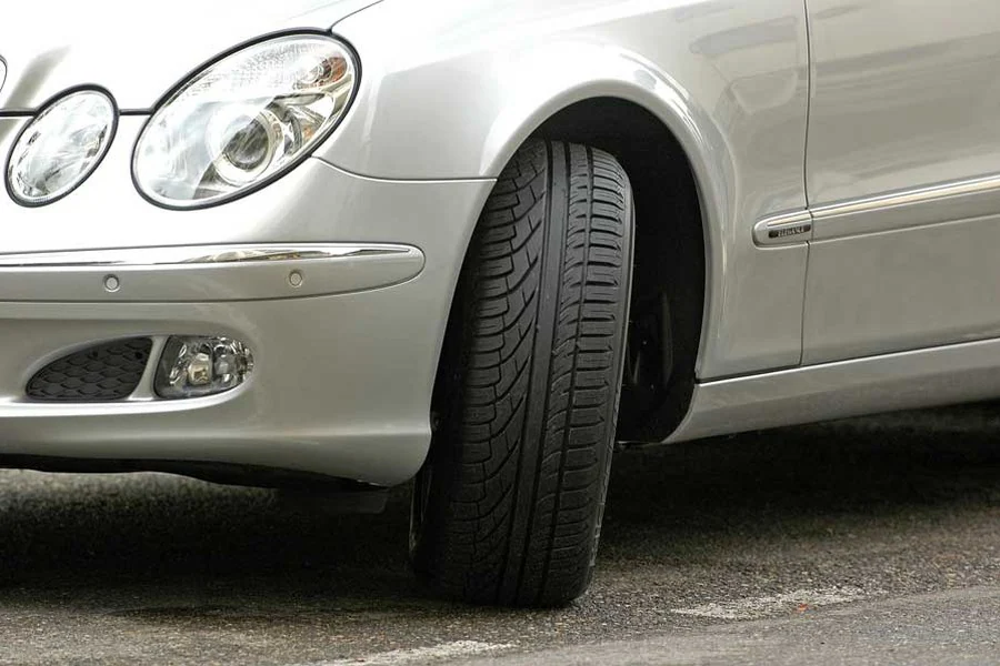 Un neumático debe estar siempre en buen estado para asegurar un buen agarre.