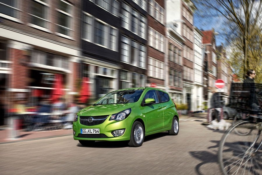 El Opel Karl monta un bloque gasolina de 1 litro y 75 CV.