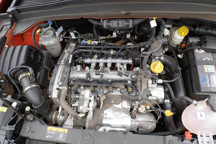 El motor de 170 CV va asociado a una caja de cambios con 9 marchas y reductora.