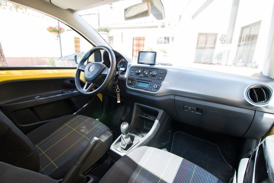 Los plásticos estan bien enrasados en el interior del Skoda Citigo.