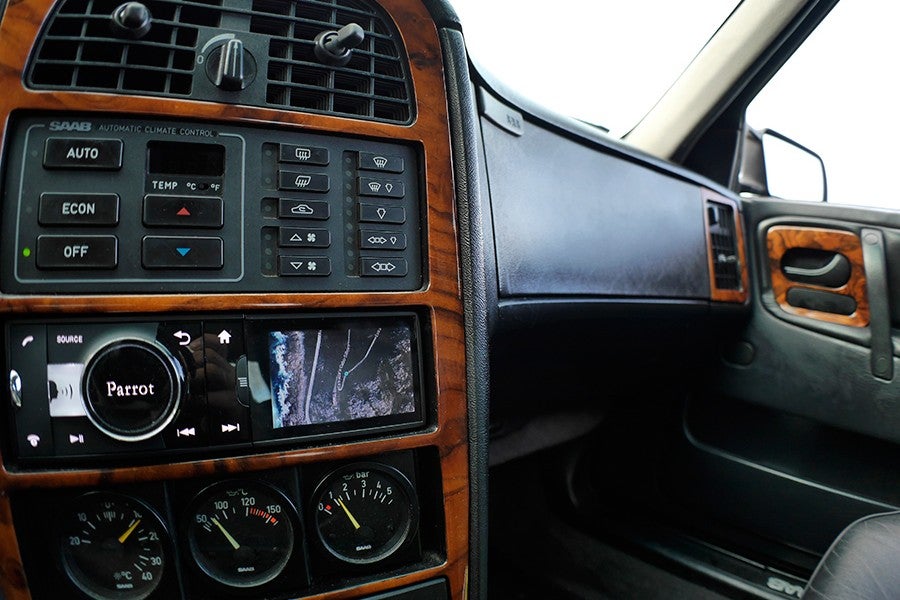 Saab 9000 con Parrot: no hay que renunciar a los elementos modernos