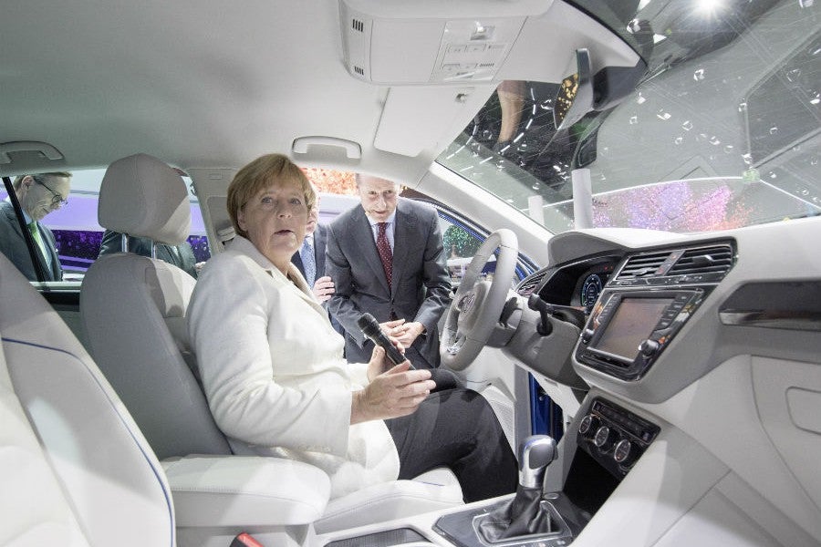 Merkel ha pedido una total transparencia para aclarar todo el asunto.
