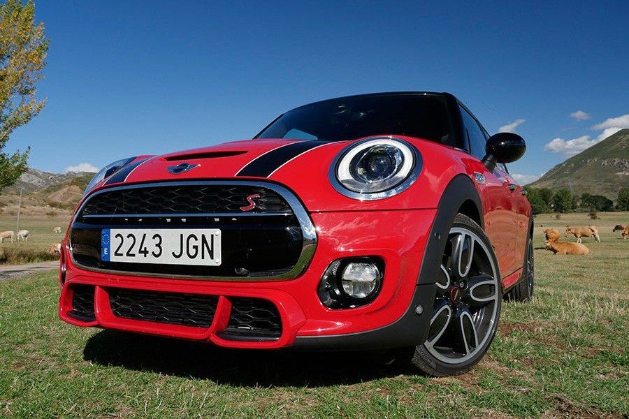 El Mini Cooper S llama la atención por los 4 costados.