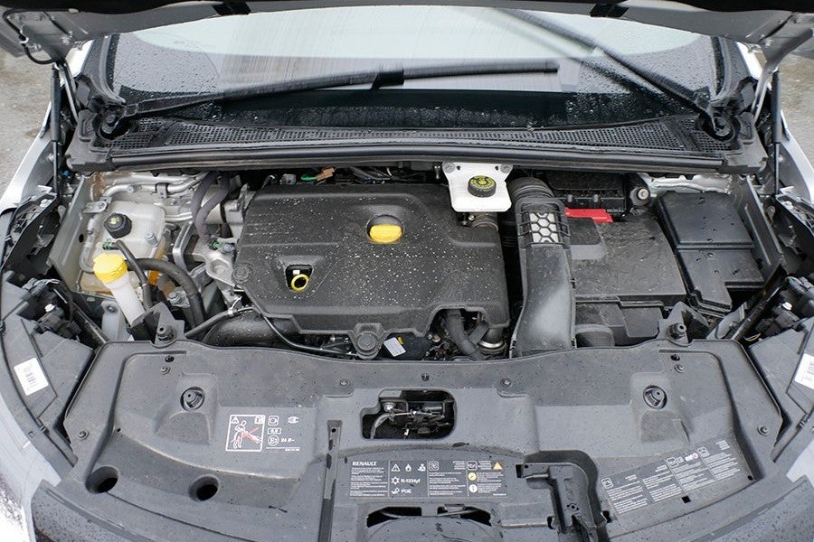 El motor 1.6 dCi tiene un buen rendimiento, pero el cambio es algo lento de reacciones en algunas circunstancias.