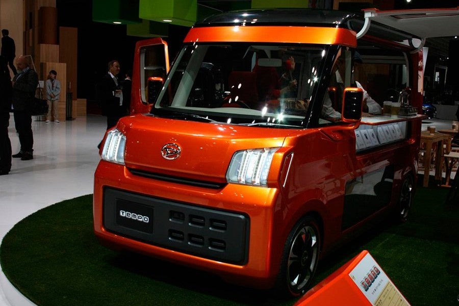Los Kei Car tienen limitada su longitud a 3,4 metros y la anchura a 1,48 metros.